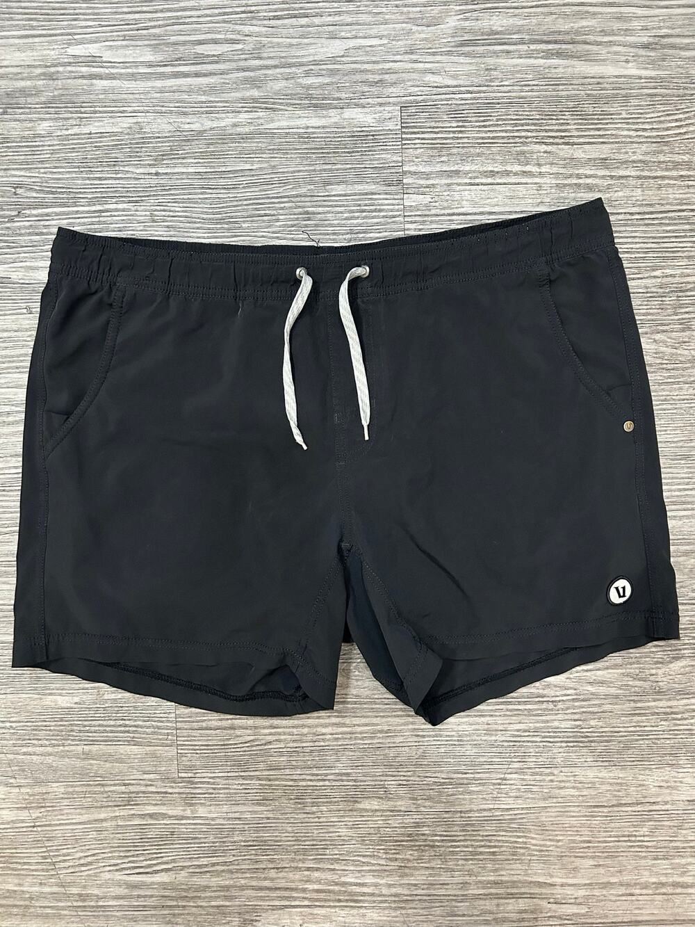 Vuori Performance Active Shorts Mens Large Black Elastic Drawstring Running Gym